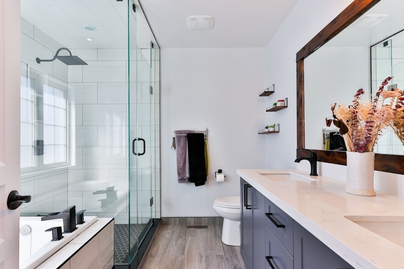 Renovación de baño: cerámica, grifería y shower, Par de Obras